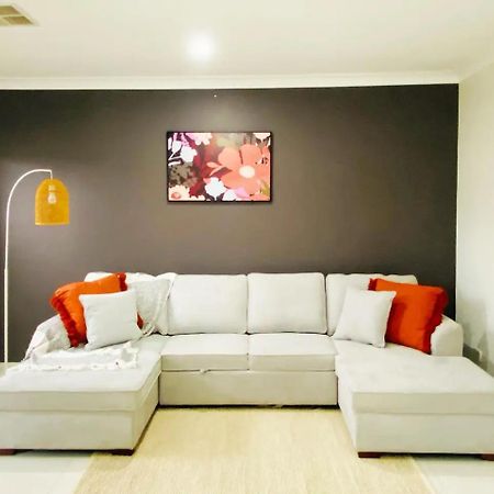 Kellyville 5Br Near Park And Shopping Mall ภายนอก รูปภาพ
