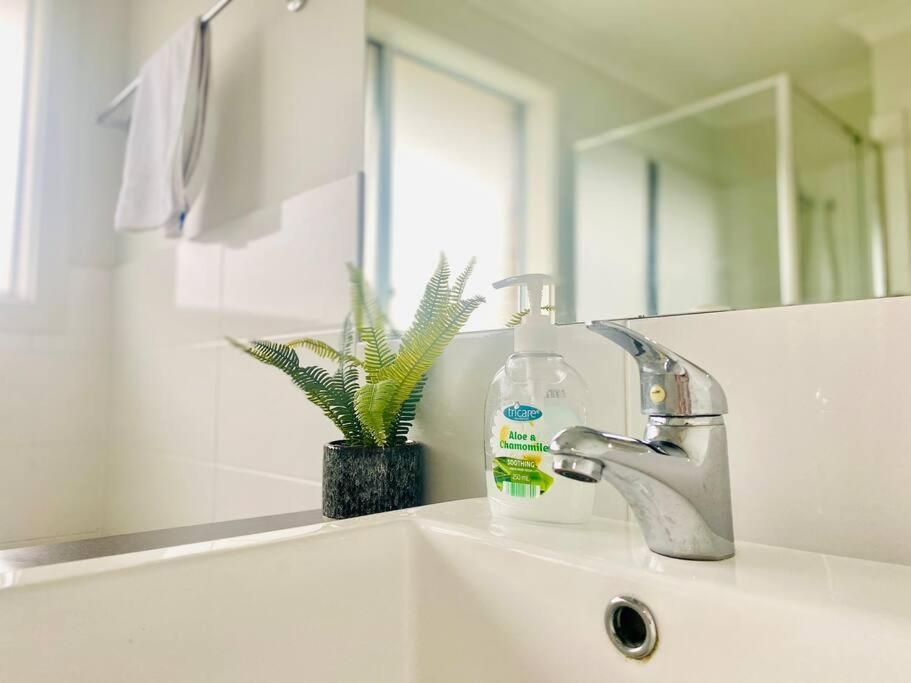 Kellyville 5Br Near Park And Shopping Mall ภายนอก รูปภาพ