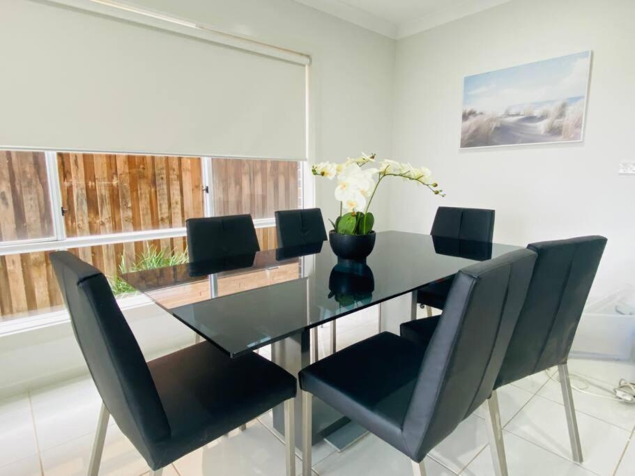 Kellyville 5Br Near Park And Shopping Mall ภายนอก รูปภาพ
