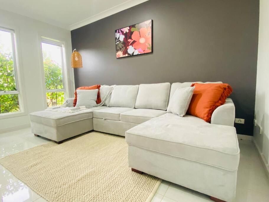 Kellyville 5Br Near Park And Shopping Mall ภายนอก รูปภาพ
